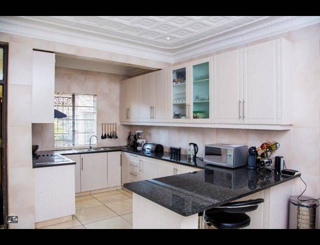3 BEDROOM HOUSE FOR SALE IN PRIMROSE HILL